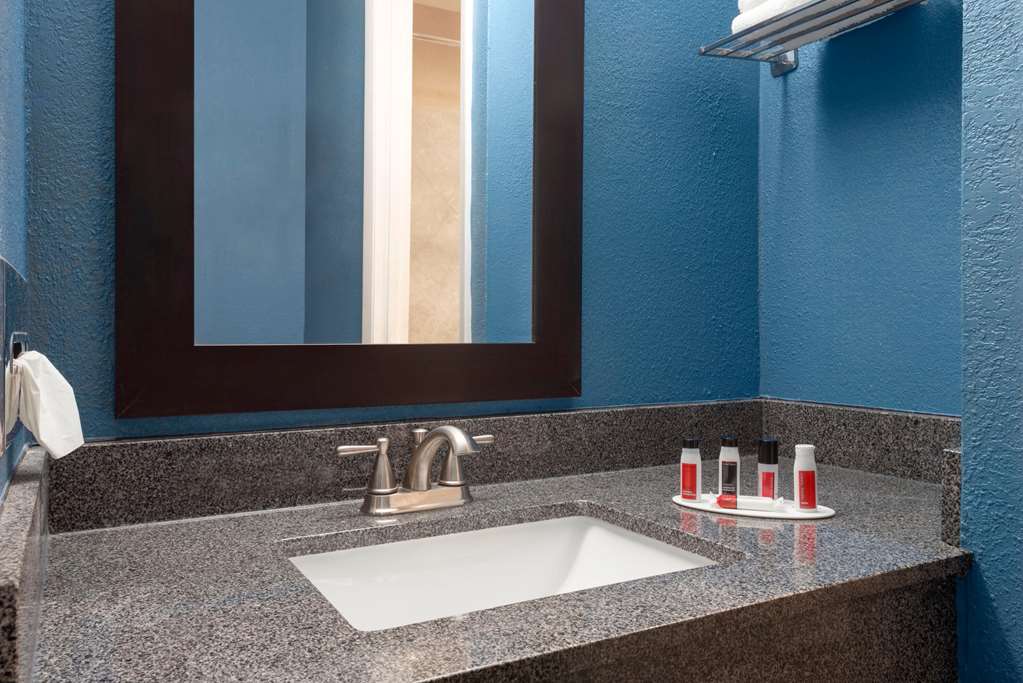 baymont by wyndham muncie near ball state university