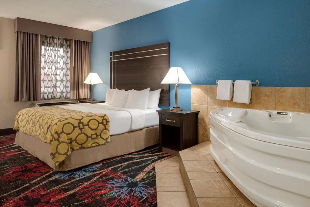 baymont by wyndham muncie near ball state university