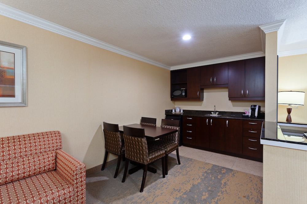 holiday inn and suites san mateo sfo by ihg