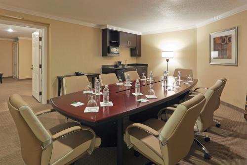 holiday inn and suites san mateo sfo by ihg