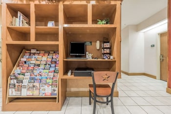 Super 8 By Wyndham Fort Worth Downtown South,Tarrant County>>Dallas/Fort Worth International Airport,2 star