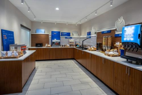 holiday inn express portland se clackamas area by ihg