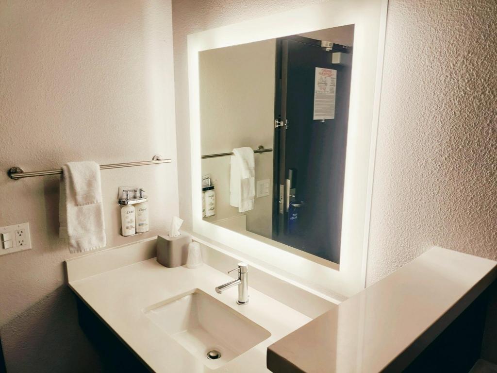 holiday inn express newberg wine country by ihg