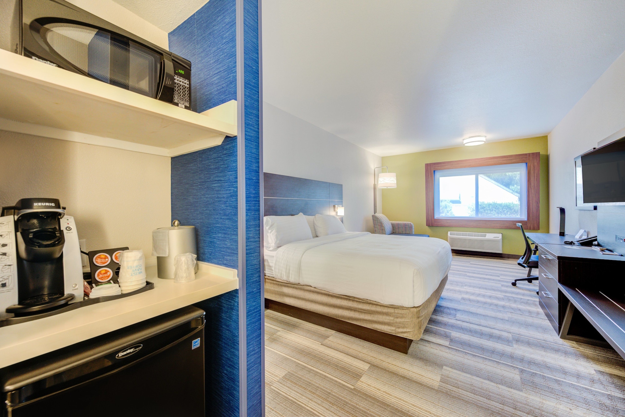 holiday inn express newberg wine country by ihg