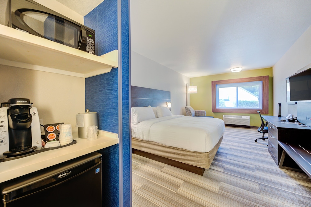 holiday inn express newberg wine country by ihg