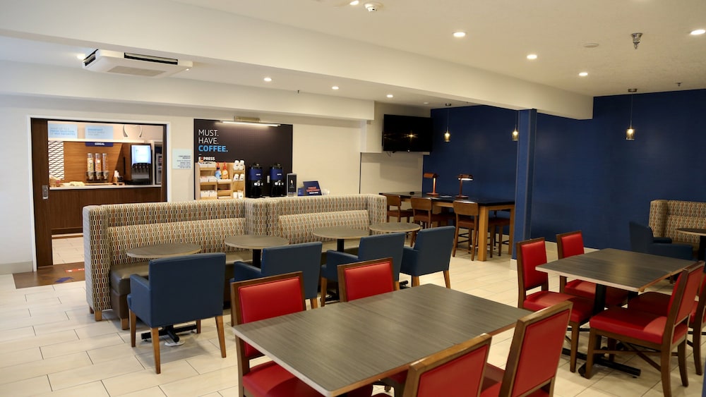 holiday inn express newberg wine country by ihg