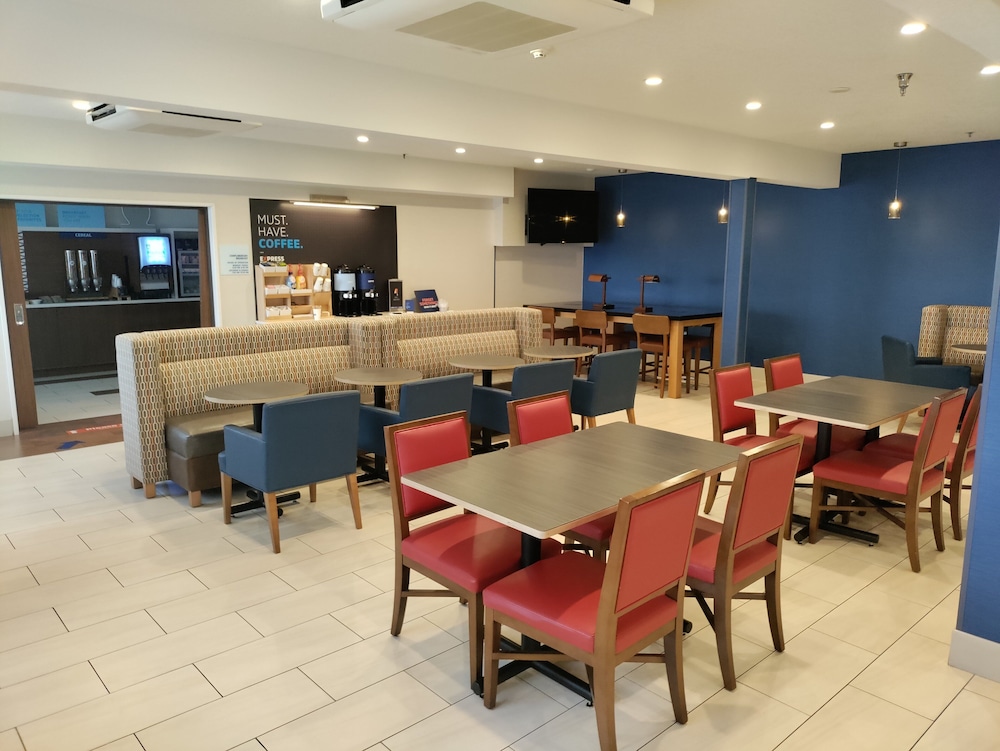 holiday inn express newberg wine country by ihg
