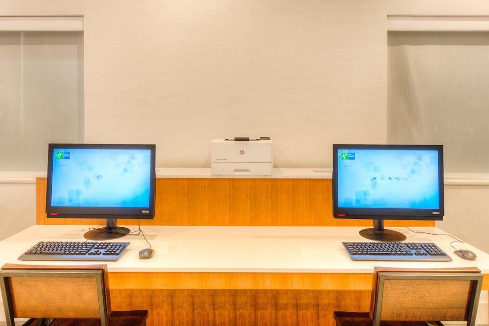 holiday inn express newberg wine country by ihg