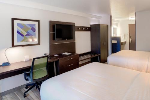 Holiday Inn Express Newberg - Wine Country By Ihg,Near Hoover-Minthorn House Museum,3 star