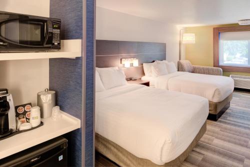 Holiday Inn Express Newberg - Wine Country By Ihg,Near Hoover-Minthorn House Museum,3 star
