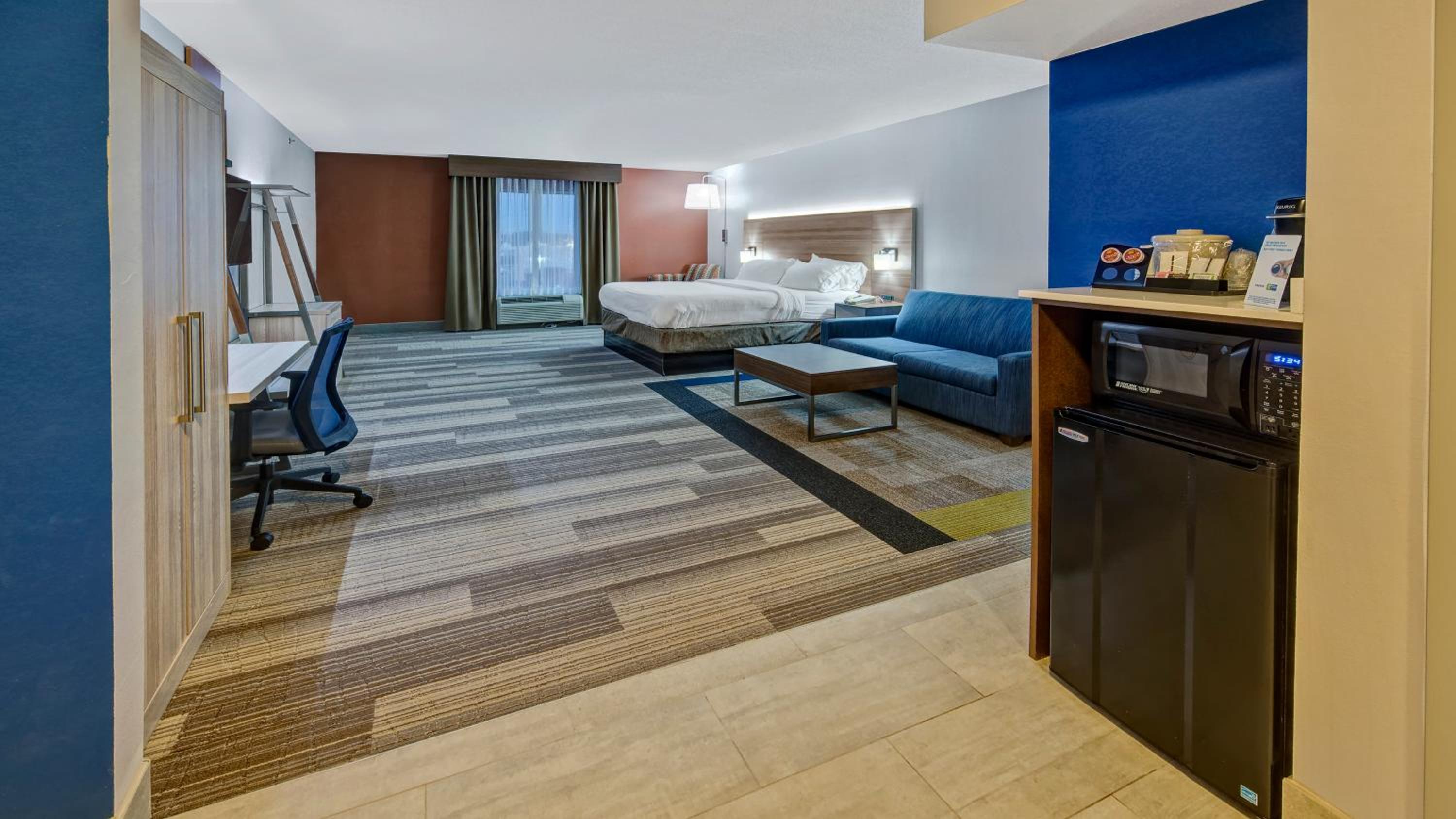 holiday inn express and suites london by ihg