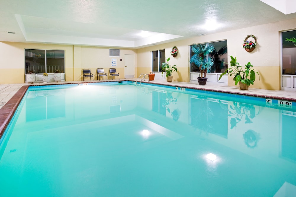 holiday inn express and suites london by ihg
