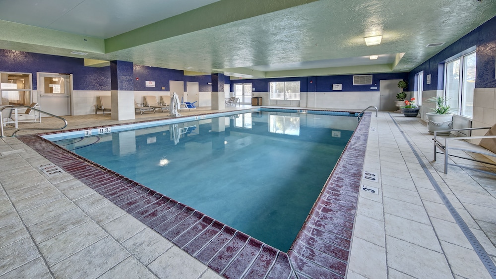holiday inn express and suites london by ihg