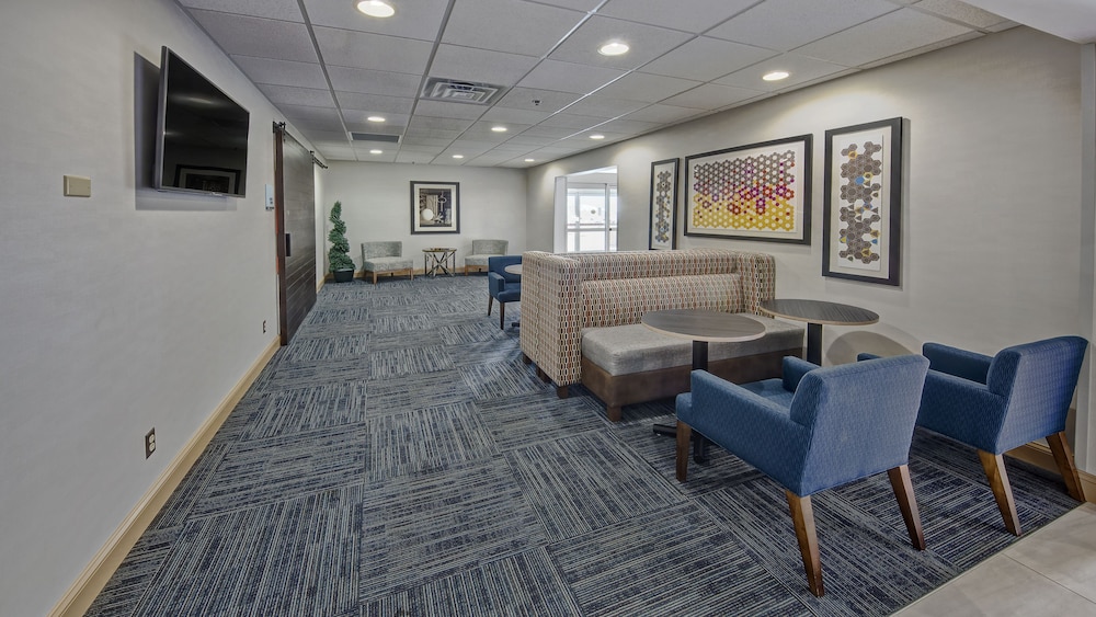 holiday inn express and suites london by ihg