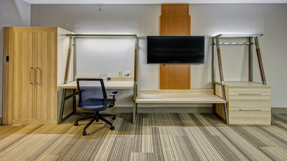 holiday inn express and suites london by ihg