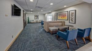 holiday inn express and suites london by ihg