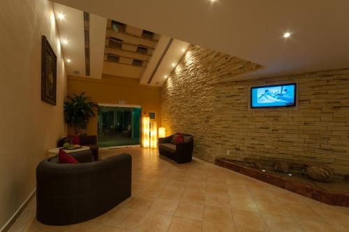 artisan family hotels and resorts playa esmeralda