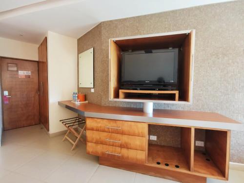 artisan family hotels and resorts playa esmeralda