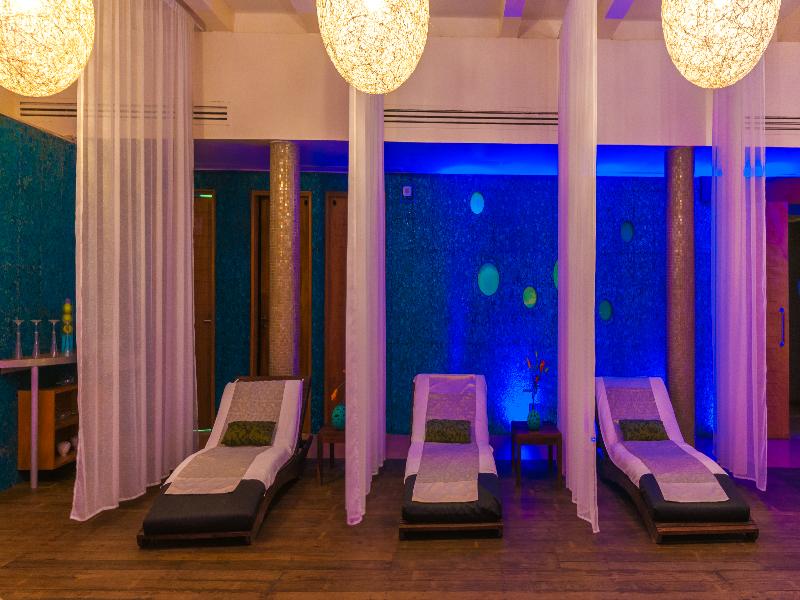 artisan family hotels and resorts playa esmeralda