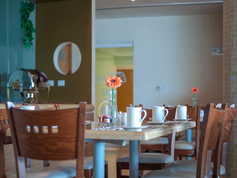 artisan family hotels and resorts playa esmeralda