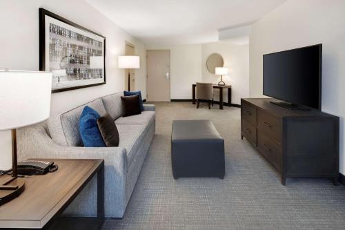 embassy suites by hilton detroit troy auburn hills
