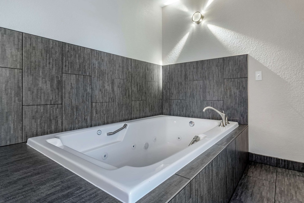 comfort inn and suites tualatin lake oswego south