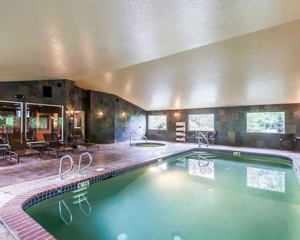 comfort inn and suites tualatin lake oswego south