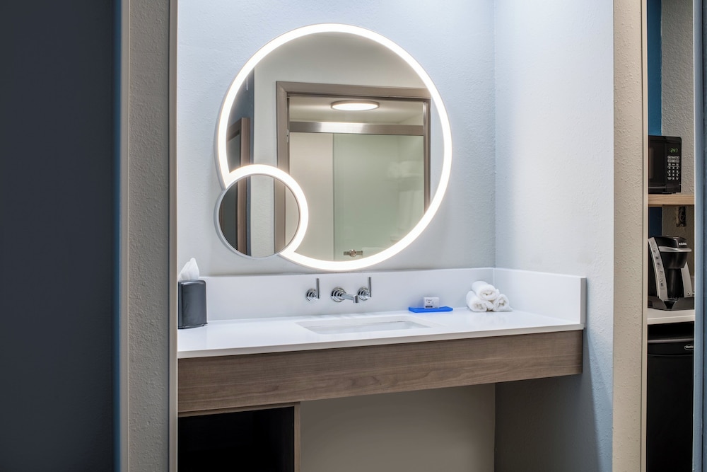 holiday inn express and suites wilson i 95