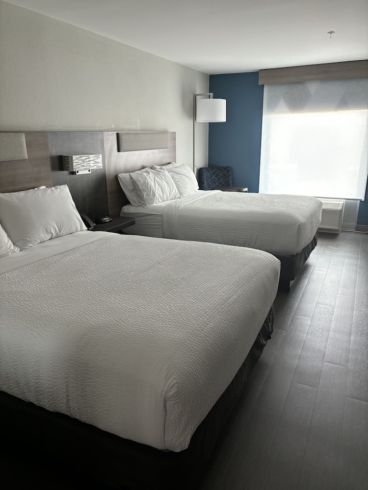 holiday inn express and suites wilson i 95