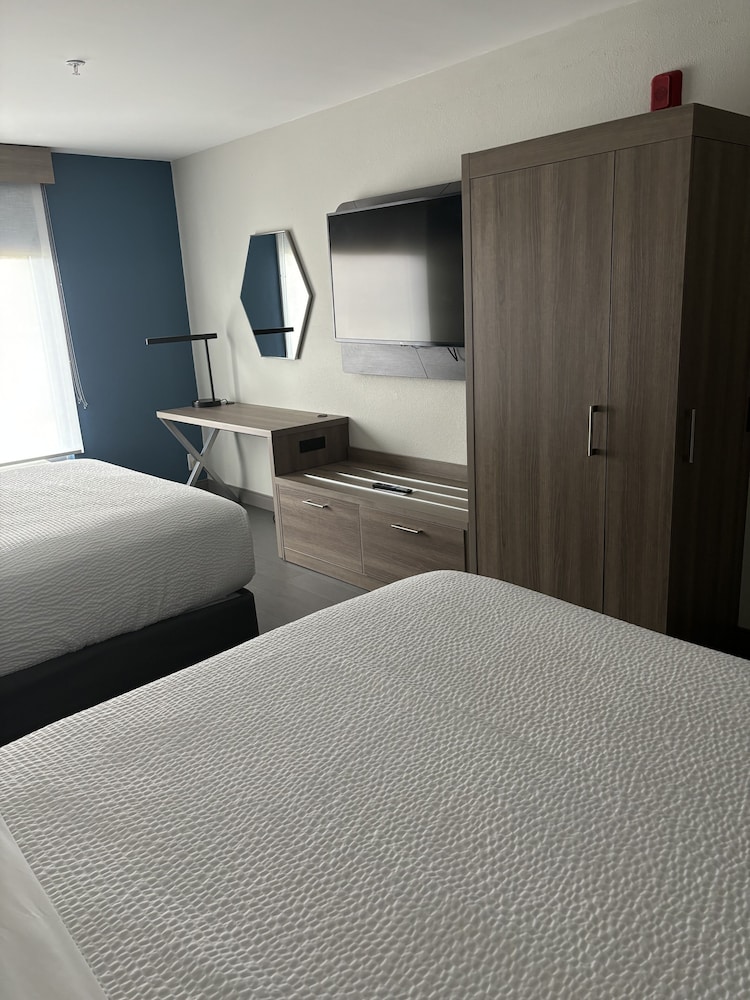 holiday inn express and suites wilson i 95