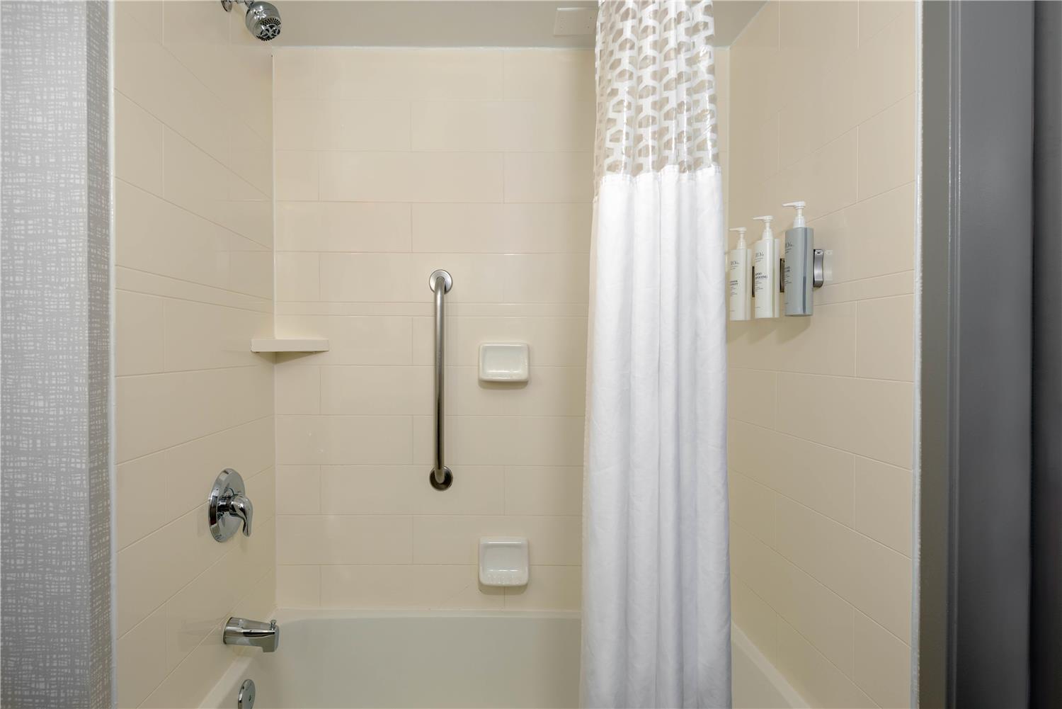 hampton inn buffalo airport galleria mall