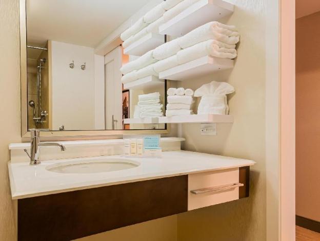 hampton inn buffalo airport galleria mall