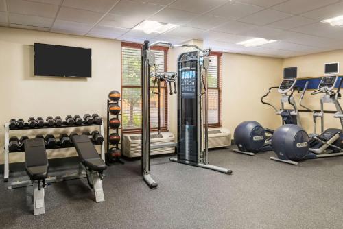 hampton inn buffalo airport galleria mall
