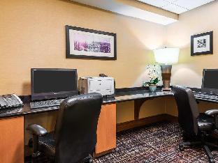 hampton inn buffalo airport galleria mall