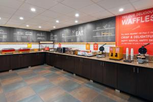 hampton inn buffalo airport galleria mall