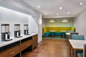 hampton inn buffalo airport galleria mall