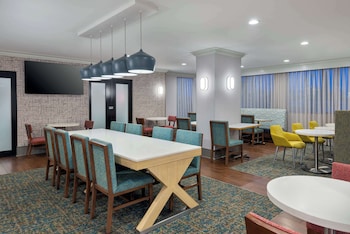 hampton inn buffalo airport galleria mall