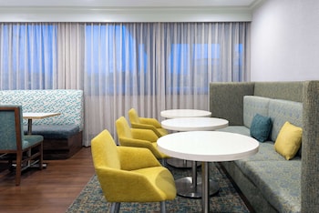 hampton inn buffalo airport galleria mall