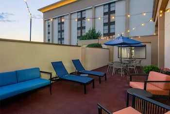 hampton inn buffalo airport galleria mall