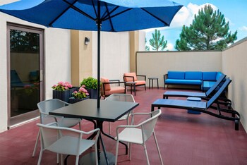 hampton inn buffalo airport galleria mall