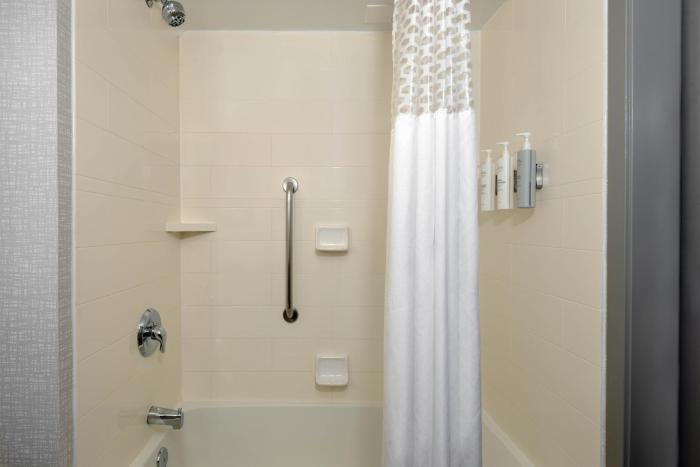 hampton inn buffalo airport galleria mall