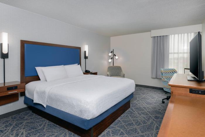 hampton inn buffalo airport galleria mall