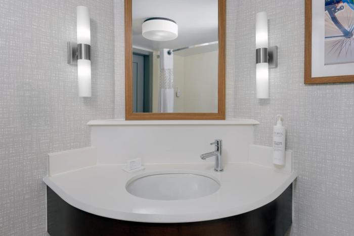 hampton inn buffalo airport galleria mall