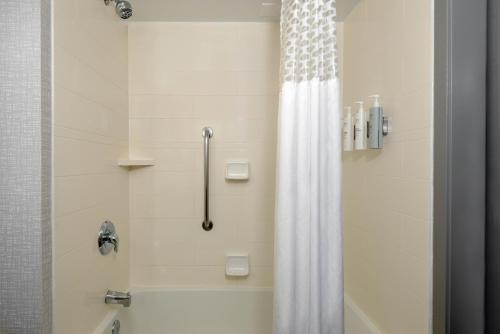 hampton inn buffalo airport galleria mall