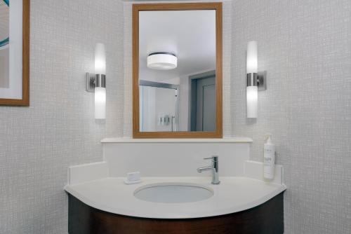 hampton inn buffalo airport galleria mall