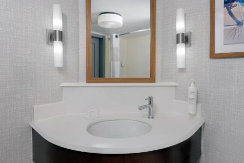 hampton inn buffalo airport galleria mall
