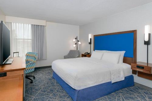 hampton inn buffalo airport galleria mall