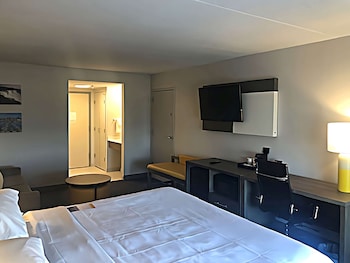 comfort inn and suites buffalo airport