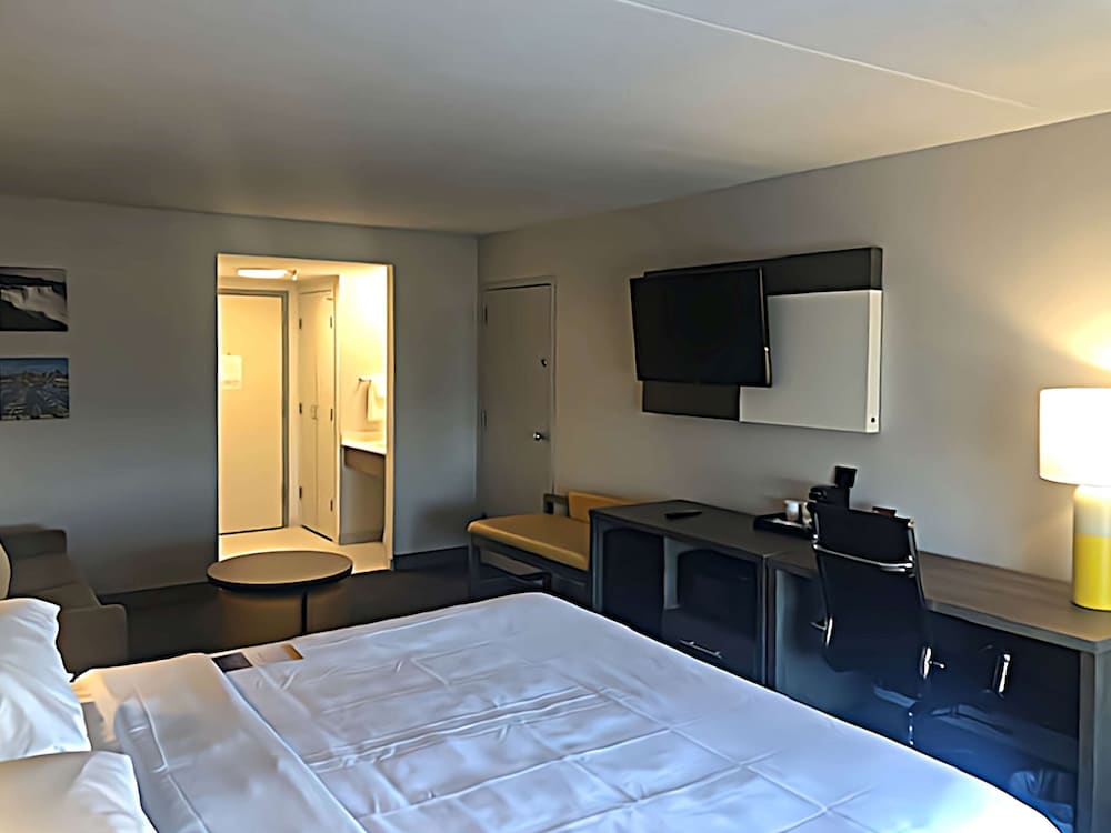 comfort inn and suites buffalo airport