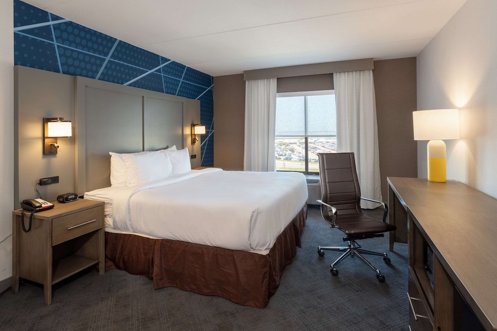 comfort inn and suites buffalo airport